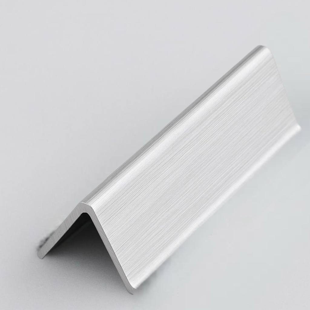 L-образный стальной профиль 160х160х18 мм ст30 ГОСТ 8509-93